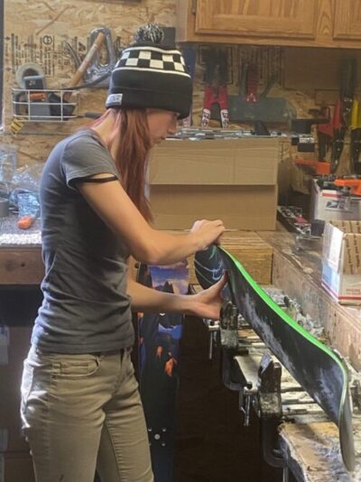 Skiboards detuning procedures and hand how wax servivce