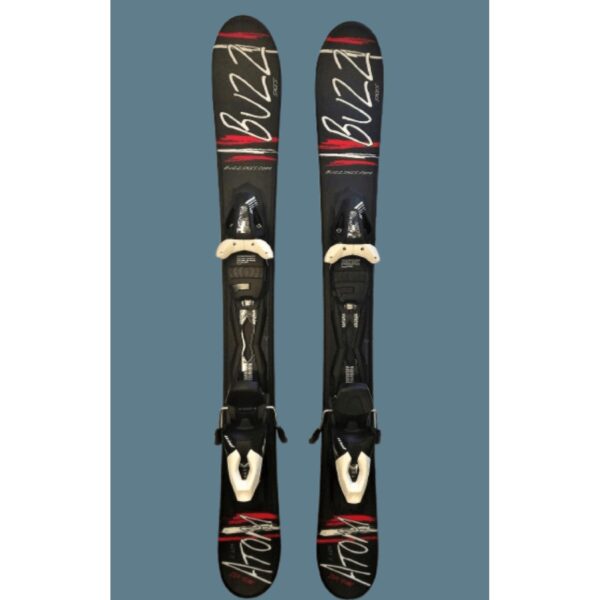 Buzz Atom V12 99cm skiboards with tyrolia bindings blue background